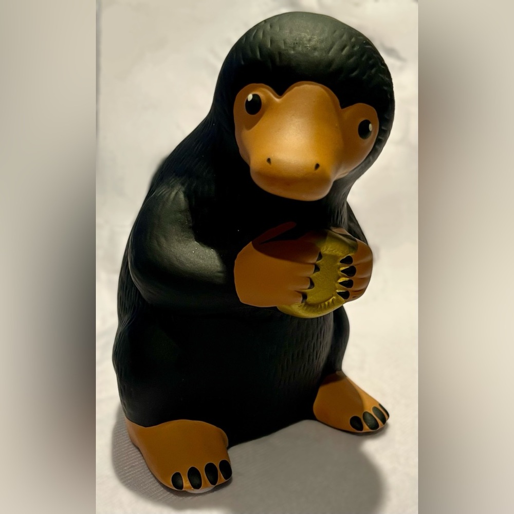 NWOT Fantastic Beasts/Harry Potter Exclusive Niffler Coin Bank